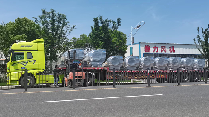 風機廠家:磐力十八臺浙江離心通風機運往某校實驗室